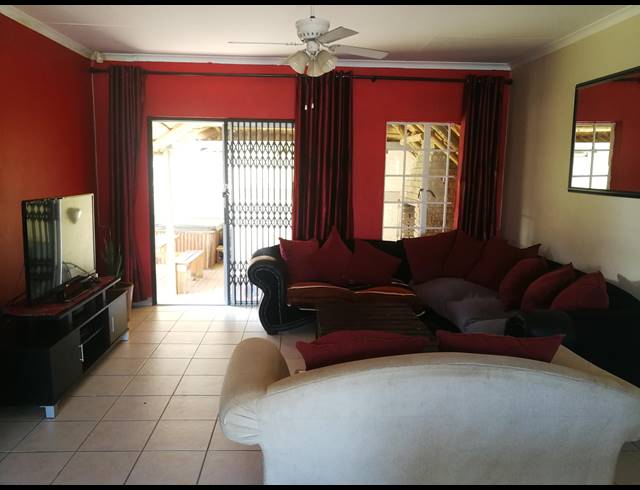 3 BEDROOM TOWNHOUSE FOR SALE IN CASHAN